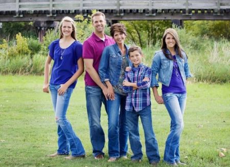 Kristi Noem poses a picture with husband and children.